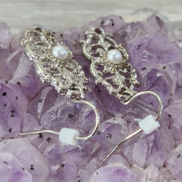 Fashion Jewlery Silvertone Filagree Drop Earings with Faux Pearl Dangle - Picture 3 of 7